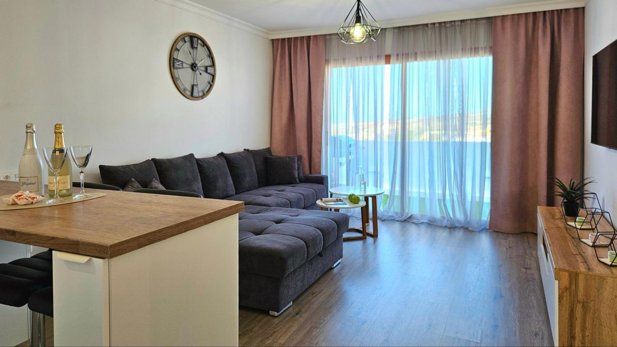 Paulmarie Family Apartment Ocean&Mountain View أذيخي المظهر الخارجي الصورة